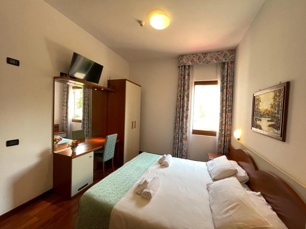 Hotel Meridiana Sirmione Luaran gambar