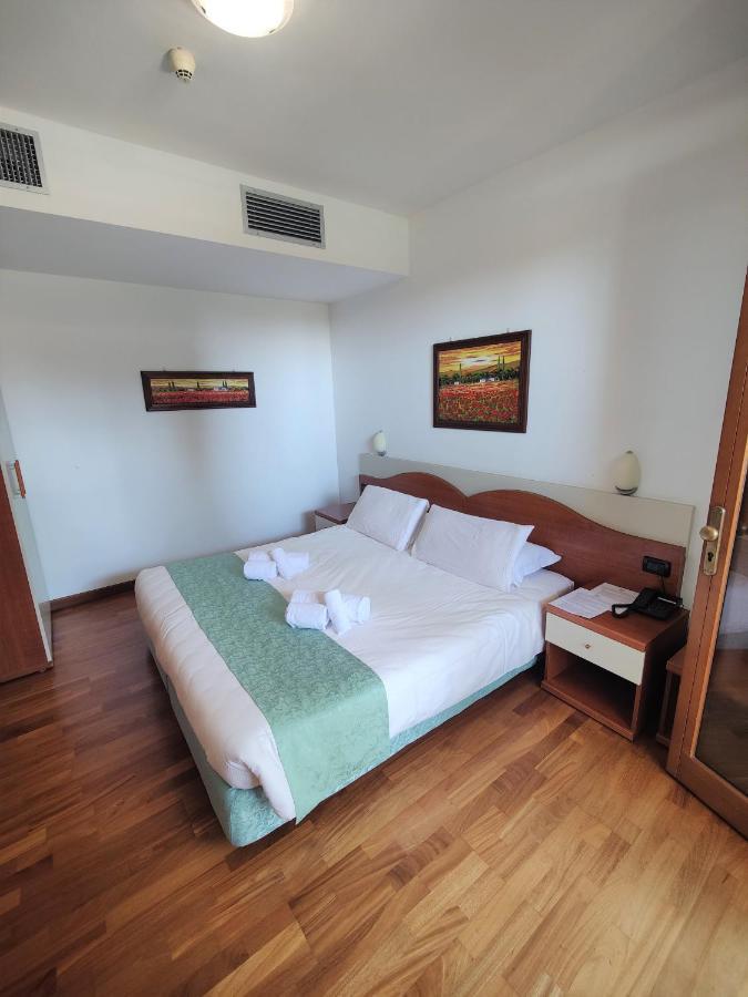 Hotel Meridiana Sirmione Luaran gambar